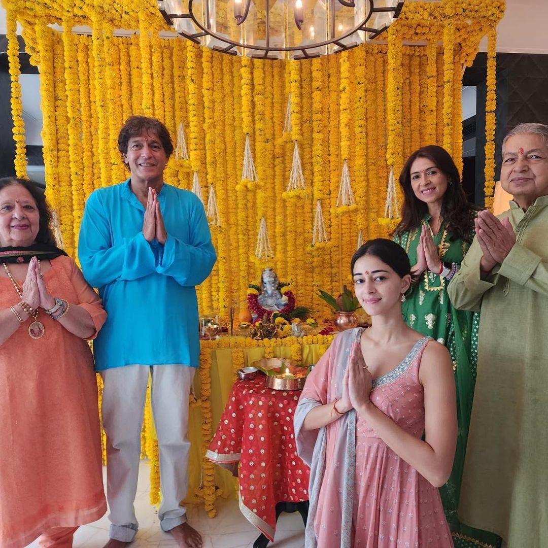 Ananya was dressed in a baby pink salwar suit. Chunky Pandey was seen in a blue kurta and Bhavana Pandey in a green set.